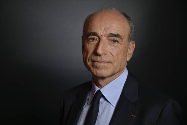 Jean François Cope on Franc Jeu - Paris Jean François Cope, Mayor of Meaux poses for pictures for Franc Jeu on France 2 channel in Paris, France on October 25, 2026. Photo by Stephane Le Tellec ABACAPRESS.COM Paris France  Copyright: xLexTellecxStephane ABACAx