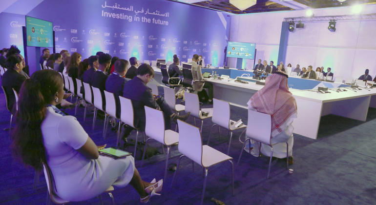 Doha Qatar World Investment Forum Participants attend a meeting around a conference table beneath the forum theme Investing in the Future during the World Investment Forum in Doha, Qatar, on October 25, 2026. The ninth World Investment Forum, organized by UN Trade and Development (UNCTAD) and hosted by Qatar from October 25 to 27 under the theme Investing in the Future, brings together government officials, investors and business leaders to discuss international investment, sustainable development and economic resilience. Doha Baladiyat ad Dawhah Qatar Copyright: xSidhickxKannurx