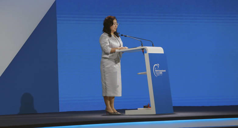 Doha Qatar World Investment Forum A woman addresses delegates from a podium during the World Investment Forum in Doha, Qatar, on October 25, 2026. Held under the theme Investing in the Future, the forum provides a platform for discussions on investment policy, development financing and partnerships between governments and the private sector. Doha Baladiyat ad Dawhah Qatar Copyright: xSidhickxKannurx