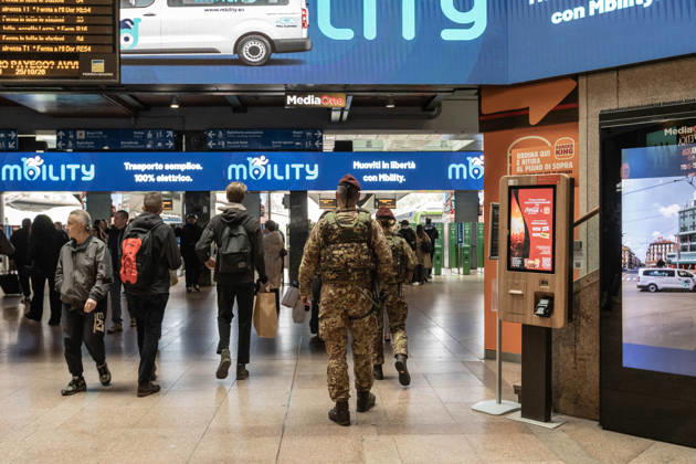 October 25, 2026, Milan, Mi, Italy: Soldiers from the Folgore Parachute Brigade, an elite unit of the Italian Army, patrol the Milan Cadorna railway station shortly before a potential unauthorized demonstration. The event takes place the weekend following protests against the high cost of living, which escalated into urban guerrilla warfare, resulting in the looting of shops and damage to entire streets. Milan Italy - ZUMAc276 20261025_zip_c276_002 Copyright: xAndreaxCarrubbax