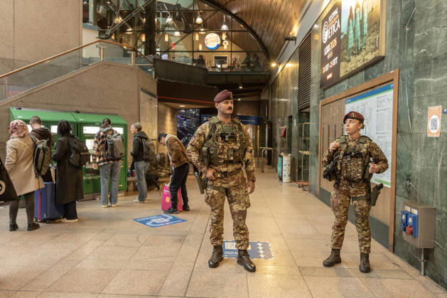October 25, 2026, Milan, Mi, Italy: Soldiers from the Folgore Parachute Brigade, an elite unit of the Italian Army, patrol the Milan Cadorna railway station shortly before a potential unauthorized demonstration. The event takes place the weekend following protests against the high cost of living, which escalated into urban guerrilla warfare, resulting in the looting of shops and damage to entire streets. Milan Italy - ZUMAc276 20261025_zip_c276_006 Copyright: xAndreaxCarrubbax
