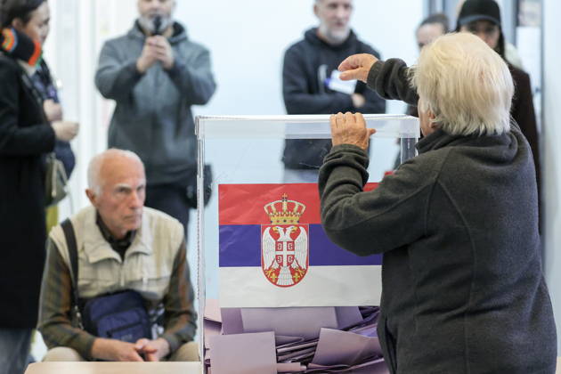 SERBIA, BELGRADE - OCTOBER 25, 2026: A woman casts her ballot at a polling station during the 2026 Serbian parliamentary election. On 25 October, the Serbs went to the polls to elect members of the country s unicameral parliament, Narodna Skupshtina Belgrade Serbia  - ZUMAt113 20261025_zaa_t113_047 Copyright: xAlexanderxRyuminx