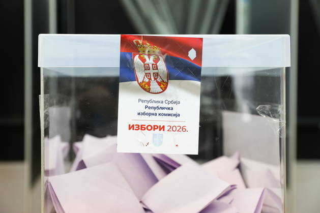 SERBIA, BELGRADE - OCTOBER 25, 2026: A ballot box is seen at a polling station during the 2026 Serbian parliamentary election. On 25 October, the Serbs went to the polls to elect members of the country s unicameral parliament, Narodna Skupshtina Belgrade Serbia  - ZUMAt113 20261025_zaa_t113_358 Copyright: xAlexanderxRyuminx