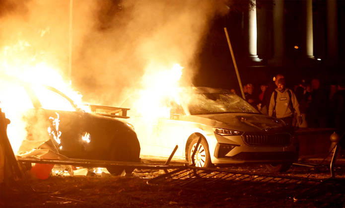 26.10.2026 Belgrade(Serbia) Politics Life Reactions after the election results The fall of the totalitarian regime after 14 years and the change of government Cars are burning in front of the presidency building Vatra u cacilendu ispred zgrade predsednistva
