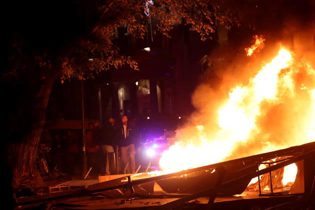 26.10.2026 Belgrade(Serbia) Politics Life Reactions after the election results The fall of the totalitarian regime after 14 years and the change of government Fire in front of the presidency building Vatra u cacilendu ispred zgrade predsednistva