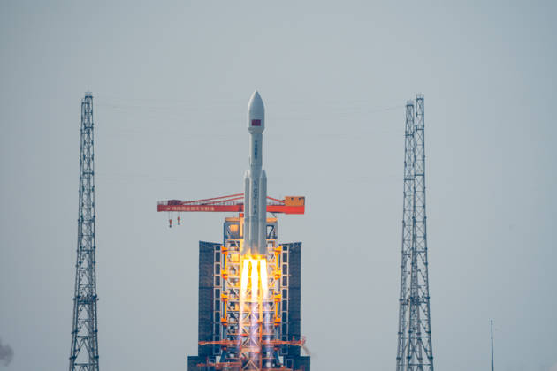 WENCHANG, CHINA - OCTOBER 25: A Long March 8A carrier rocket launches the Satellite Internet Low Orbit 28 group satellites into space at the Hainan Commercial Spaceport on October 25, 2026 in Wenchang, Hainan Province of China. The satellites successfully entered their predetermined orbits, marking the completion of the launch mission.  Copyright: xVCGx 111676957971