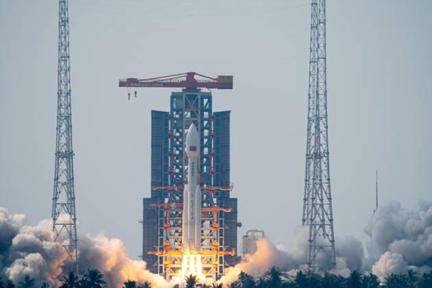WENCHANG, CHINA - OCTOBER 25: A Long March 8A carrier rocket launches the Satellite Internet Low Orbit 28 Group satellites at the Hainan Commercial Spaceport on October 25, 2026 in Wenchang, Hainan Province of China. The satellites successfully entered their predetermined orbit.  Copyright: xVCGx 111676957975