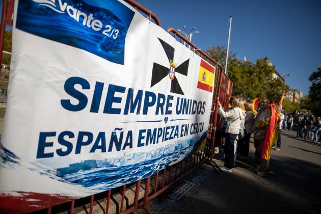 A march demanding solutions and a restoration of social normalcy in Ceuta - Madrid, Spain - 25 Oct 2026 Protesters carry signs in support of the autonomous city of Ceuta. Thousands of people in Madrid have rallied in support of the demands made by women from Ceuta—known locally as caballas —who are calling for a return to normalcy in the autonomous city. Madrid Spain Copyright: xDavidxCanalesx xSOPAxImagesx David-Canales-1461628