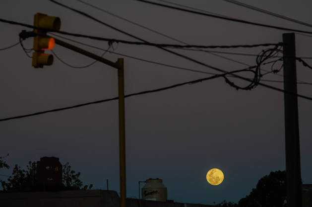 October 25, 2026, Firmat, Santa Fe, Argentina: A full moon is seen over Firmat, Argentina Firmat Argentina - ZUMAm105 20261025_zaf_m105_001 Copyright: xPatricioxMurphyx