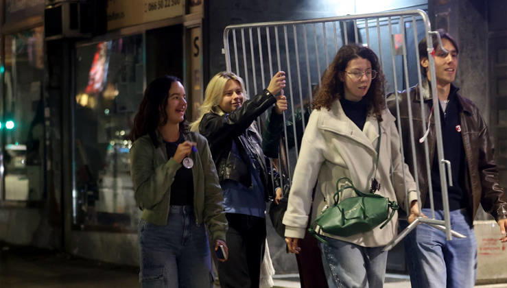 26.10.2026 Belgrade(Serbia) Politics Life Reactions after the election results The fall of the totalitarian regime after 14 years and the change of government People taking away a souvenir fence