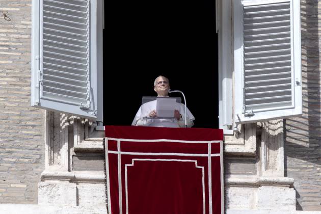 Pope Leo XIV s Sunday Angelus Prayer in Vatican City, Vatican - 25 Oct 2026 Pope Leo XIV leads his Sunday Angelus prayer from the window of his study overlooking St. Peter s Square in the Vatican. Pope Leo XIV during the Sunday Angelus Prayer in Saint Peter s Square in the Vatican Vatican City Vatican Copyright: xMariaxGraziaxPicciarellax xSOPAxImagesx Maria-Grazia-Picciarella-1461644