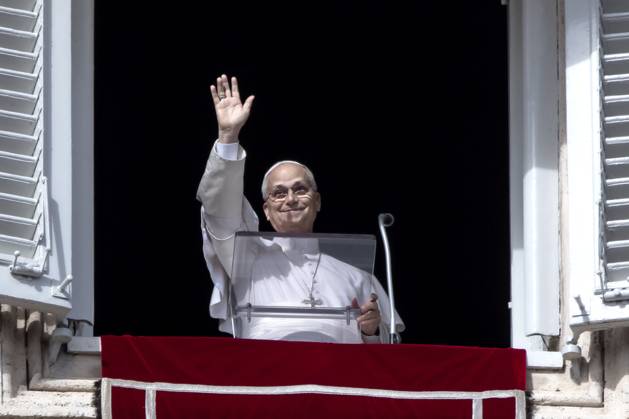 Pope Leo XIV s Sunday Angelus Prayer in Vatican City, Vatican - 25 Oct 2026 Pope Leo XIV leads his Sunday Angelus prayer from the window of his study overlooking St. Peter s Square in the Vatican. Pope Leo XIV during the Sunday Angelus Prayer in Saint Peter s Square in the Vatican Vatican City Vatican Copyright: xMariaxGraziaxPicciarellax xSOPAxImagesx Maria-Grazia-Picciarella-1461647