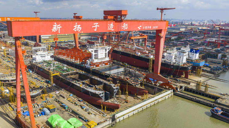Shipbuilding TAIZHOU, CHINA - OCTOBER 25, 2026 - Multiple large vessels are under construction at Jiangsu New Yangtze Shipbuilding Co., Ltd. in Taizhou, Jiangsu Province, China on October 25, 2026. Taizhou Jiangsu China  Copyright: xCFOTOx i1793011798237