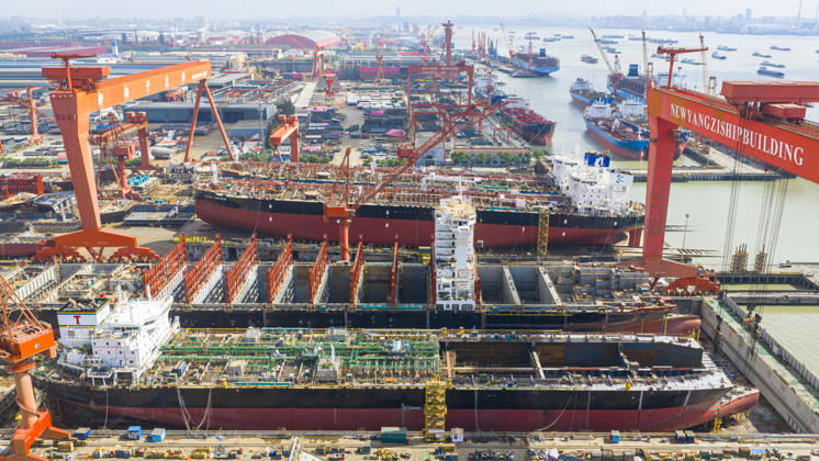 Shipbuilding TAIZHOU, CHINA - OCTOBER 25, 2026 - Multiple large vessels are under construction at Jiangsu New Yangtze Shipbuilding Co., Ltd. in Taizhou, Jiangsu Province, China on October 25, 2026. Taizhou Jiangsu China  Copyright: xCFOTOx i1793011798387