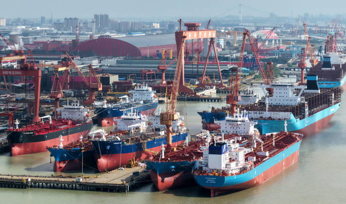 Shipbuilding TAIZHOU, CHINA - OCTOBER 25, 2026 - Multiple large vessels are under construction at Jiangsu New Yangtze Shipbuilding Co., Ltd. in Taizhou, Jiangsu Province, China on October 25, 2026. Taizhou Jiangsu China  Copyright: xCFOTOx i1793011798774