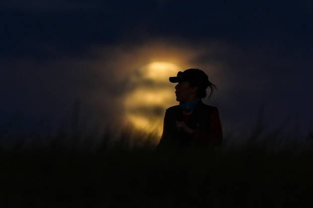 Full Hunter s Moon rises over San Francisco Bay SAN FRANCISCO, CA - OCTOBER 25: The full moon is known as the Hunter s Moon rises over Seal Point Park near the San Francisco Bay in San Mateo, California, United States on October 25, 2026. Tayfun Coskun Anadolu California United States. Editorial use only. Please get in touch for any other usage.  Copyright: x2026xAnadoluxTayfunxCoskunx