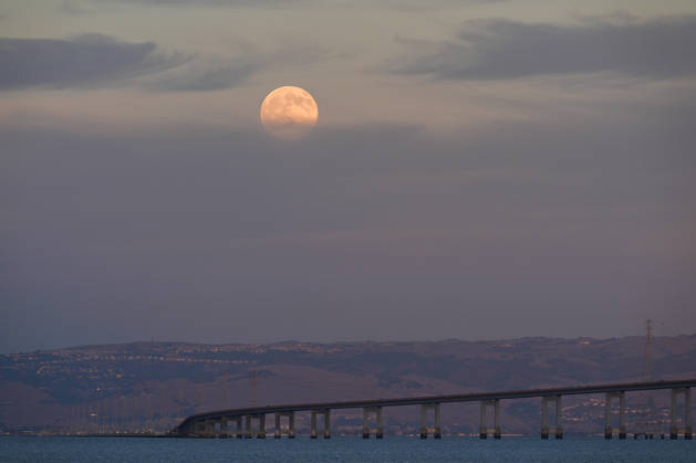Full Hunter s Moon rises over San Francisco Bay SAN FRANCISCO, CA - OCTOBER 25: The full moon is known as the Hunter s Moon rises over San Mateo Bridge near the San Francisco Bay in San Mateo, California, United States on October 25, 2026. Tayfun Coskun Anadolu California United States. Editorial use only. Please get in touch for any other usage.  Copyright: x2026xAnadoluxTayfunxCoskunx