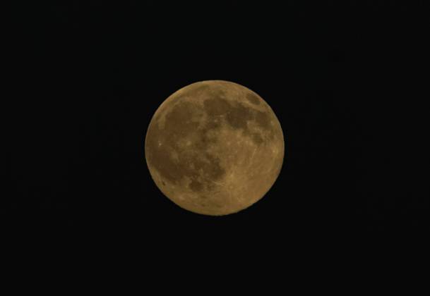 October 25, 2026, Washington D.C, United States of America: WASHINGTON, D.C., UNITED STATES - OCTOBER 25, 2026: Full Moon seen during the Full Hunter s Moon in Washington, D.C., United States. Washington D.C United States of America - ZUMAq101 20261025_zna_q101_289 Copyright: xArielxPeo±Ax