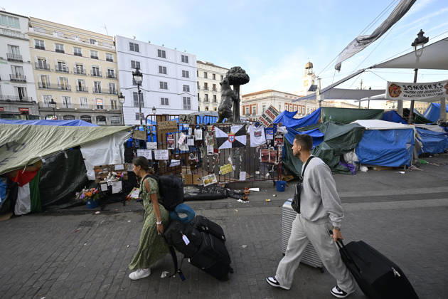 Tent protest at Sol Square in Madrid marks its first month MADRID, SPAIN - OCTOBER 26: A view of the area where Spaniards continue a tent protest at Sol Square, launched on September 26 to call on the central and regional governments to find solutions to the country s housing crisis, as the protest marks its first month in Madrid, Spain, on October 26, 2026. Burak Akbulut Anadolu Madrid Spain. Editorial use only. Please get in touch for any other usage. Copyright: x2026xAnadoluxBurakxAkbulutx