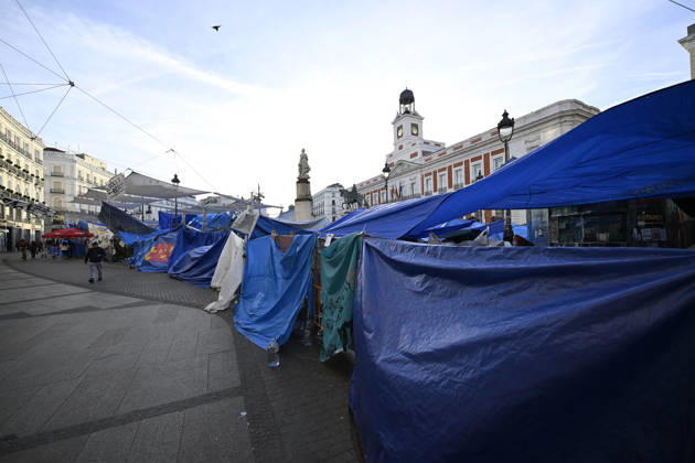 Tent protest at Sol Square in Madrid marks its first month MADRID, SPAIN - OCTOBER 26: A view of the area where Spaniards continue a tent protest at Sol Square, launched on September 26 to call on the central and regional governments to find solutions to the country s housing crisis, as the protest marks its first month in Madrid, Spain, on October 26, 2026. Burak Akbulut Anadolu Madrid Spain. Editorial use only. Please get in touch for any other usage. Copyright: x2026xAnadoluxBurakxAkbulutx