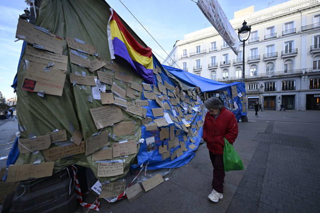 Tent protest at Sol Square in Madrid marks its first month MADRID, SPAIN - OCTOBER 26: A view of the area where Spaniards continue a tent protest at Sol Square, launched on September 26 to call on the central and regional governments to find solutions to the country s housing crisis, as the protest marks its first month in Madrid, Spain, on October 26, 2026. Burak Akbulut Anadolu Madrid Spain. Editorial use only. Please get in touch for any other usage. Copyright: x2026xAnadoluxBurakxAkbulutx