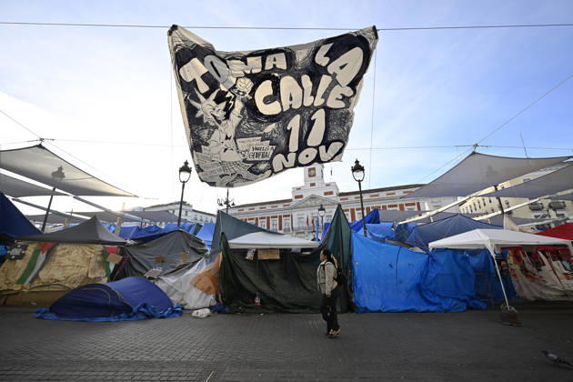 Tent protest at Sol Square in Madrid marks its first month MADRID, SPAIN - OCTOBER 26: A view of the area where Spaniards continue a tent protest at Sol Square, launched on September 26 to call on the central and regional governments to find solutions to the country s housing crisis, as the protest marks its first month in Madrid, Spain, on October 26, 2026. Burak Akbulut Anadolu Madrid Spain. Editorial use only. Please get in touch for any other usage. Copyright: x2026xAnadoluxBurakxAkbulutx