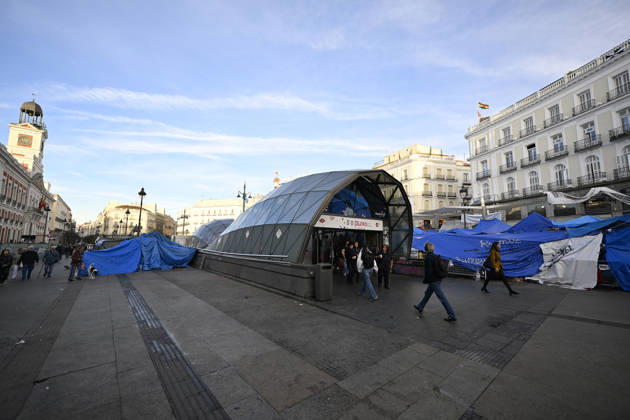 Tent protest at Sol Square in Madrid marks its first month MADRID, SPAIN - OCTOBER 26: A view of the area where Spaniards continue a tent protest at Sol Square, launched on September 26 to call on the central and regional governments to find solutions to the country s housing crisis, as the protest marks its first month in Madrid, Spain, on October 26, 2026. Burak Akbulut Anadolu Madrid Spain. Editorial use only. Please get in touch for any other usage. Copyright: x2026xAnadoluxBurakxAkbulutx