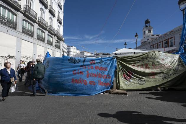 RECORD DATE NOT STATED Tent protest at Sol Square in Madrid marks its first monthl, Madrid, Spain – 26 Oct 2026 A view of the area where Spaniards continue a tent protest at Sol Square, launched on September 26 to call on the central and regional governments to find solutions to the country s housing crisis, as the protest marks its first month in Madrid, Spain Madrid Spain Copyright: xAtilanoxGarciax xSOPAxImagesx Atilano-Garcia-1461826