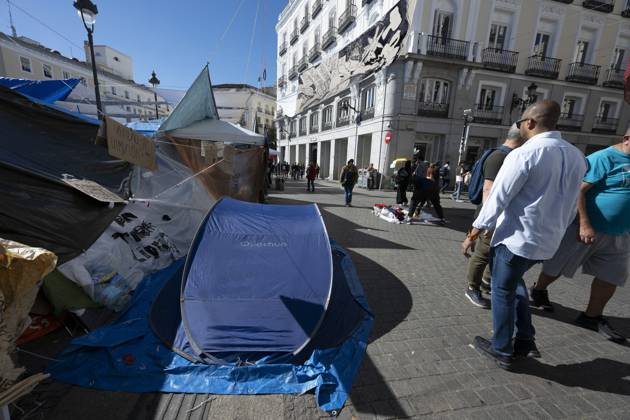 RECORD DATE NOT STATED Tent protest at Sol Square in Madrid marks its first monthl, Madrid, Spain – 26 Oct 2026 A view of the area where Spaniards continue a tent protest at Sol Square, launched on September 26 to call on the central and regional governments to find solutions to the country s housing crisis, as the protest marks its first month in Madrid, Spain Madrid Spain Copyright: xAtilanoxGarciax xSOPAxImagesx Atilano-Garcia-1461840