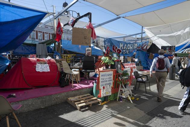 October 26, 2026, Madrid, Spain: A view of the area where Spaniards continue a tent protest at Sol Square, launched on September 26 to call on the central and regional governments to find solutions to the country s housing crisis, as the protest marks its first month in Madrid, Spain Madrid Spain  - ZUMAs197 20261026_aaa_s197_041 Copyright: xAtilanoxGarciax