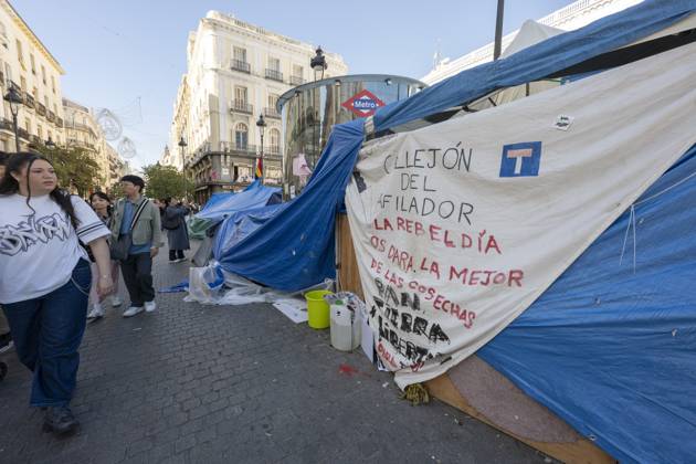 October 26, 2026, Madrid, Spain: A view of the area where Spaniards continue a tent protest at Sol Square, launched on September 26 to call on the central and regional governments to find solutions to the country s housing crisis, as the protest marks its first month in Madrid, Spain Madrid Spain  - ZUMAs197 20261026_aaa_s197_051 Copyright: xAtilanoxGarciax
