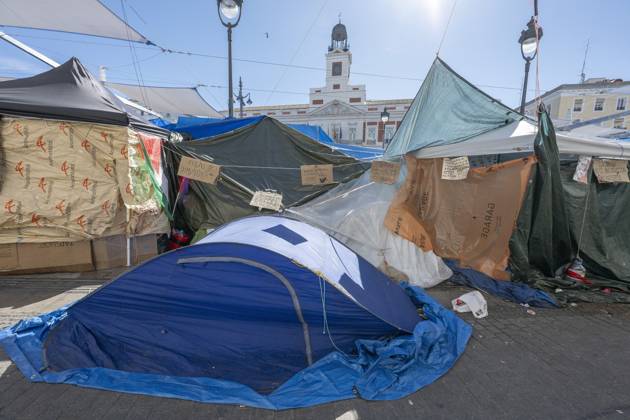October 26, 2026, Madrid, Spain: A view of the area where Spaniards continue a tent protest at Sol Square, launched on September 26 to call on the central and regional governments to find solutions to the country s housing crisis, as the protest marks its first month in Madrid, Spain Madrid Spain  - ZUMAs197 20261026_aaa_s197_055 Copyright: xAtilanoxGarciax