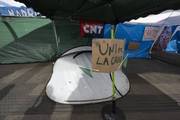 October 26, 2026, Madrid, Spain: A view of the area where Spaniards continue a tent protest at Sol Square, launched on September 26 to call on the central and regional governments to find solutions to the country s housing crisis, as the protest marks its first month in Madrid, Spain Madrid Spain  - ZUMAs197 20261026_aaa_s197_058 Copyright: xAtilanoxGarciax