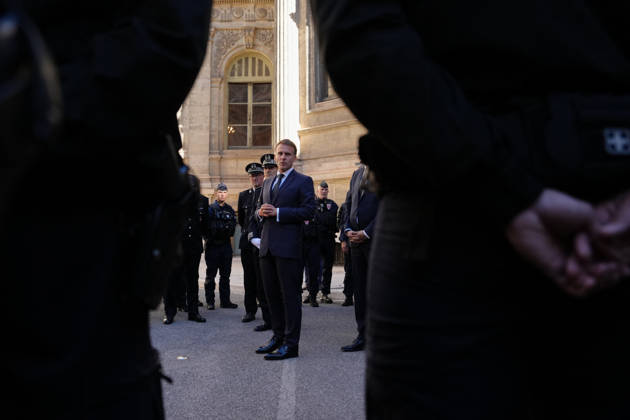 President Macron visits Marseille a Week After the Riots - France French President Emmanuel Macron meets with the police force at the prefecture in Marseille, France, Monday, October 26, 2026, during a visit to notice the return of republican order after the violence and looting that punctuated the citizen mobilization of October 17, 2026. Protests by high school students over learning conditions sparked a movement that has since spread nationwide, fuelled by broader anger over the rising cost of living. Photo by Aurelien Morissard Pool ABACAPRESS.COM Marseille France  Copyright: xMorissardxAurelien Pool ABACAx