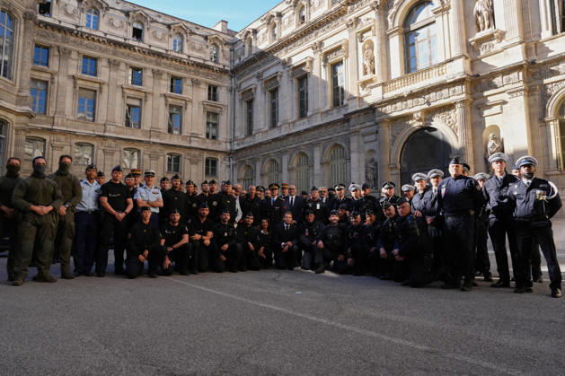 President Macron visits Marseille a Week After the Riots - France French President Emmanuel Macron poses with the police force at the prefecture in Marseille, France, Monday, October 26, 2026, during a visit to notice the return of republican order after the violence and looting that punctuated the citizen mobilization of October 17, 2026. Protests by high school students over learning conditions sparked a movement that has since spread nationwide, fuelled by broader anger over the rising cost of living. Photo by Aurelien Morissard Pool ABACAPRESS.COM Marseille France  Copyright: xMorissardxAurelien Pool ABACAx