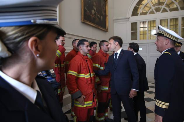 French President Emmanuel Macron Visits Marseille PHOTOPQR LA PROVENCE PHILIPPE LAURENSON MARSEILLE 10 26 2026 French President Emmanuel Macron visits Marseille following two Saturdays of demonstrations, including a chaotic October 17 in Marseille—here at City Hall, accompanied by Benoit Payan, mayor of Marseille. PHOTOS POOL French President Emmanuel Macron visits Marseille following two consecutive Saturdays of demonstrations, including chaotic scenes on October 17. MARSEILLE, MARSEILLE, France  Copyright: xPHOTOPQR LAxPROVENCE MAXPPPxPHILIPPExLAURENSONx 20261026PVL4320 20261026PVL4320