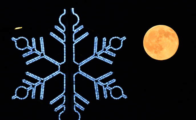 Full moon in Turkiye s Kars KARS, TURKIYE - OCTOBER 26: A full moon is seen alongside the street decorations in the Sarikamis district of Kars, Turkiye on October 26, 2026. Huseyin Demirci Anadolu Kars Turkey. Editorial use only. Please get in touch for any other usage.  Copyright: x2026xAnadoluxHuseyinxDemircix