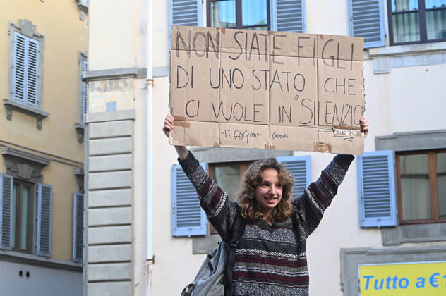 October 26, 2026, Florence, Italia, Italy: Students protest against the Minister of Education and his school policies, Florence, October 26, 2026 Florence Italy  - ZUMAa289 20261026_zia_a289_160 Copyright: xAleandroxBiagiantix xAgfx