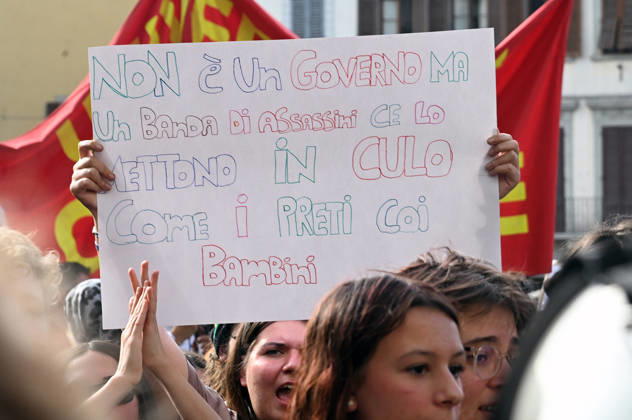 October 26, 2026, Florence, Italia, Italy: Students protest against the Minister of Education and his school policies, Florence, October 26, 2026 Florence Italy  - ZUMAa289 20261026_zia_a289_167 Copyright: xAleandroxBiagiantix xAgfx
