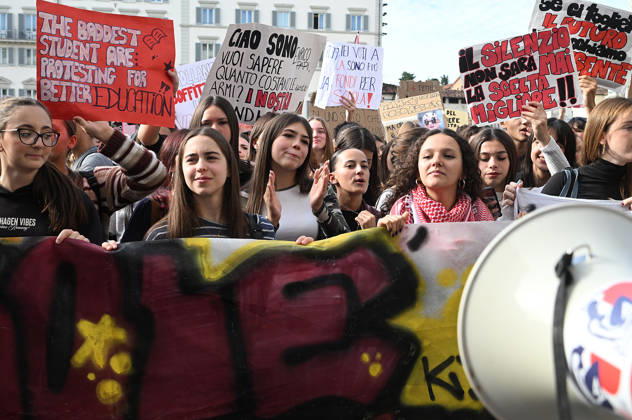 October 26, 2026, Florence, Italia, Italy: Students protest against the Minister of Education and his school policies, Florence, October 26, 2026 Florence Italy  - ZUMAa289 20261026_zia_a289_187 Copyright: xAleandroxBiagiantix xAgfx