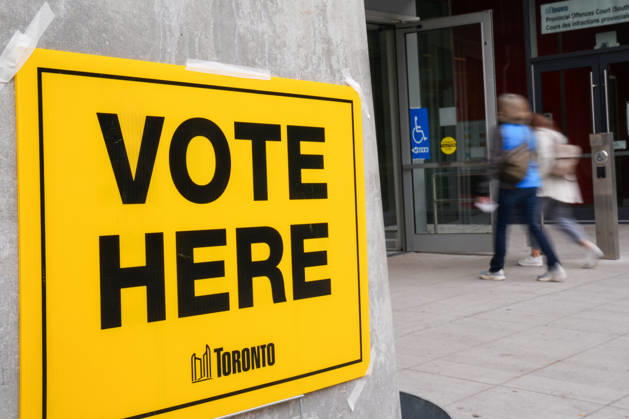 Toronto Municipal Election TORONTO, CANADA - OCTOBER 26 : A sign points the way to a polling station for the Toronto municipal election is seen in Toronto, Ontario on October 26, 2026. Mert Alper Dervis Anadolu Ontario Canada. Editorial use only. Please get in touch for any other usage.  Copyright: x2026xAnadoluxMertxAlperxDervisx