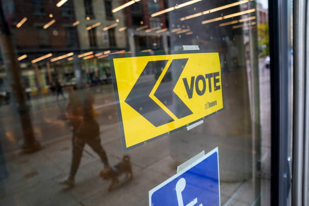 Toronto Municipal Election TORONTO, CANADA - OCTOBER 26 : A sign points the way to a polling station for the Toronto municipal election is seen in Toronto, Ontario on October 26, 2026. Mert Alper Dervis Anadolu Ontario Canada. Editorial use only. Please get in touch for any other usage.  Copyright: x2026xAnadoluxMertxAlperxDervisx