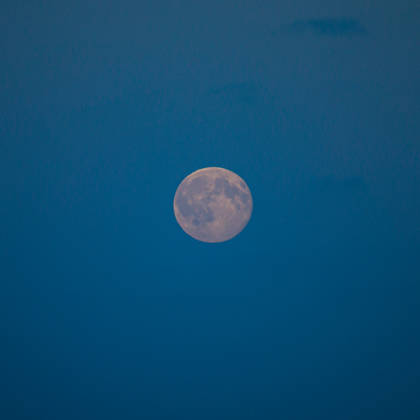 October 26, 2026, Aarhus, Region Midtjylland, Denmark: Full Moon (Hunter s Moon) rises over the sea as seen from Aarhus. Denmark. Aarhus Denmark  - ZUMAm204 20261026_zip_m204_010 Copyright: xAmitxMachamasix