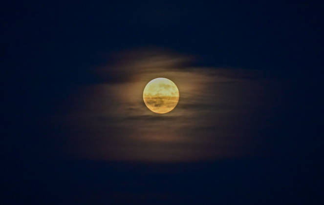 October 26, 2026, Madrid, Madrid, SPAIN: The full Moon rises over the Madrid skyline, Spain, during the evening of October 26, 2026. The October full Moon, known as the Hunter™s Moon, appears above the city™s urban landscape shortly after sunset. Madrid SPAIN - ZUMAz108 20261026_znp_z108_001 Copyright: xRichardxZubelzux