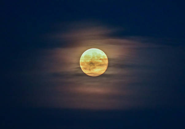 October 26, 2026, Madrid, Madrid, SPAIN: The full Moon rises over the Madrid skyline, Spain, during the evening of October 26, 2026. The October full Moon, known as the Hunter™s Moon, appears above the city™s urban landscape shortly after sunset. Madrid SPAIN - ZUMAz108 20261026_znp_z108_005 Copyright: xRichardxZubelzux
