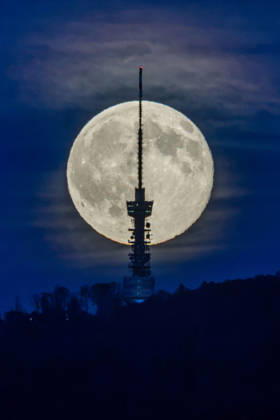 Full moon rises in Zagreb The full moon rises behind the Sljeme Tower on Mount Medvednica in Zagreb, Croatia, on October 26, 2026.  IgorxKralj PIXSELL