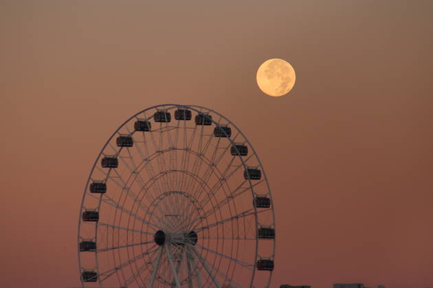 October s full Hunter s Moon in New Jersey SECAUCUS, NEW JERSEY, UNITED STATES - OCTOBER 26: The full moon, known as the Hunter s Moon for the month of October, rises alongside a Ferris wheel on the banks of the Hackensack River in Secaucus, New Jersey, United States on October 26, 2026. Islam Dogru Anadolu New York United States. Editorial use only. Please get in touch for any other usage.  Copyright: x2026xAnadoluxIslamxDogrux