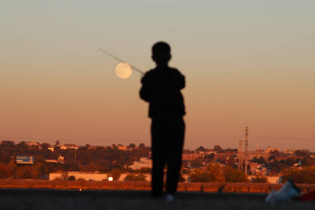 October s full Hunter s Moon in New Jersey SECAUCUS, NEW JERSEY, UNITED STATES - OCTOBER 26: The full moon, known as the Hunter s Moon for the month of October, is seen at Hackensack River in Secaucus, New Jersey, United States on October 26, 2026. Islam Dogru Anadolu New York United States. Editorial use only. Please get in touch for any other usage.  Copyright: x2026xAnadoluxIslamxDogrux