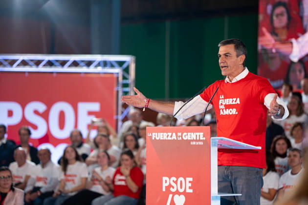 Sánchez Speaks at a Pre-Campaign Event in Gijón The secretary-general of the PSOE and Prime Minister, Pedro Sánchez, speaks at a pre-campaign event for the party on October 26, 2026, in Gijón, Asturias, Spain. Prime Minister Pedro Sánchez visits Gijón, combining an institutional agenda with a key pre-campaign event ahead of the upcoming general election on November 29. OCTOBER 26, 2026 Gijón, Asturias Gijón, Asturias, Spain Copyright: xJuanxVegax 7871790