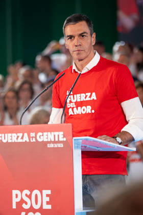 Sánchez Speaks at a Pre-Campaign Event in Gijón The secretary-general of the PSOE and Prime Minister, Pedro Sánchez, speaks at a pre-campaign event for the party on October 26, 2026, in Gijón, Asturias, Spain. Prime Minister Pedro Sánchez visits Gijón, combining an institutional agenda with a key pre-campaign event ahead of the upcoming general election on November 29. OCTOBER 26, 2026 Gijón, Asturias Gijón, Asturias, Spain Copyright: xJuanxVegax 7871791